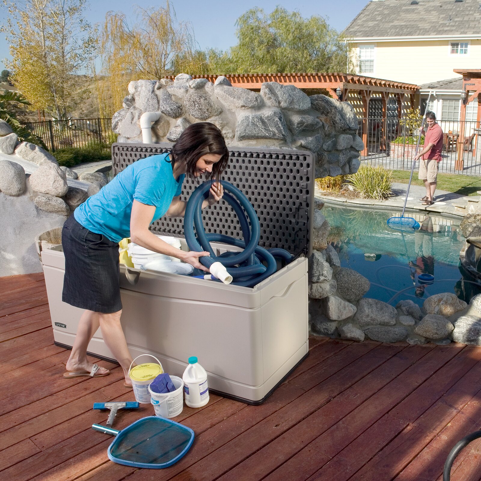 【Storage Shed】Lifetime 130 Gallons Gallon Water Resistant Plastic Lockable Deck Box